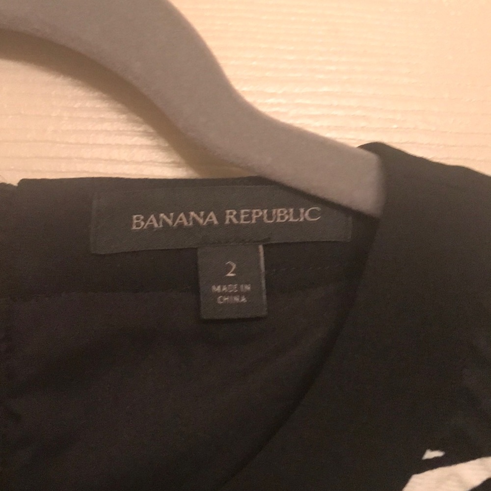 Banana Republic White and Black Pattern - Picture 4 of 8